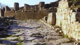 <b>ANTICHE </b>strade all’interno degli scavi <b>FUNZIONARIO </b>Mario Cygielman