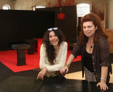 Monica Bucciantini e Cristina Pezzoli negli spazi di via S. Chiara       