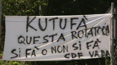 Bambini restano chiusi nell'auto