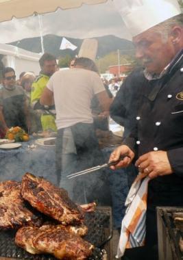 Una grigliata di bistecche 