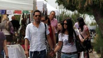<b>A PASSEGGIO.</b> Turisti tra le bancarelle della mostra dei fiori