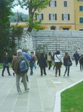Turisti in centro e i bagni chiusi 