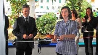 Il taglio del nastro della nuova filiale in piazza Dante a Portoferraio della Banca di Credito Cooperativo