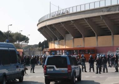 La polizia allo stadio (foto archivio) 
