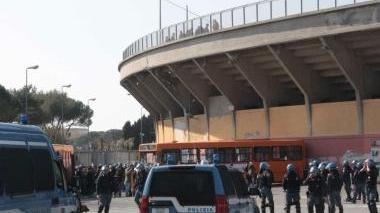 La polizia allo stadio (foto archivio)