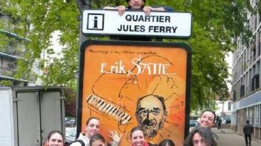 Fuoricentro a Parigi con lo spettacolo su Satie