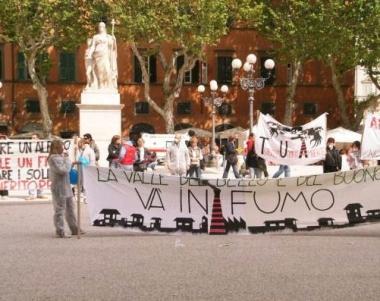 In piazza contro la centrale 