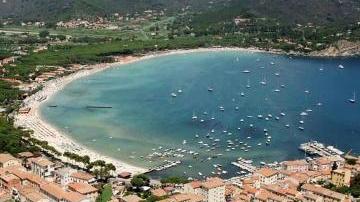 Una veduta panoramica di Marina di Campo