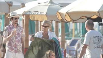 <b>LO SPOT.</b> La Blasi con le Iene Paolo e Luca sul set di Marina