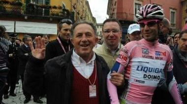 Borghini con Nibali alla partenza della tappa Carrara-Montalcino