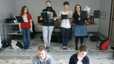 Alcuni studenti del Martini durante il corso di teatro