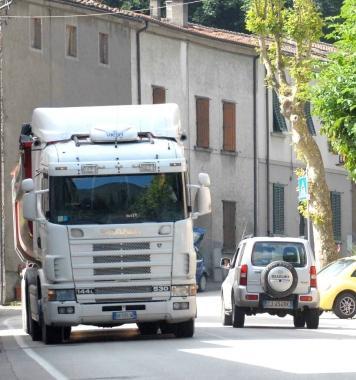 La strada regionale 66 allaltezza di Le Piastre   