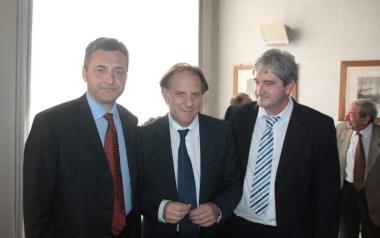 Da sinistra Guccinelli, Piccini e Guerrieri, presidenti delle Autorit&agrave; portuali di Carrara, Livorno e Piombino 