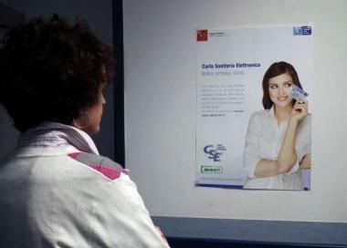 Il manifesto che pubblicizza la card sanitaria elettronica 