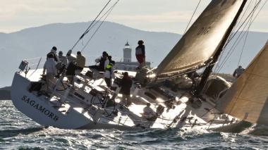 Due immagini della recente 151 Miglia al largo della costa pisana