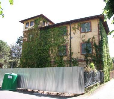 <b>LAVORI IN VISTA.</b> La storica villa Franceschi in via XX settembre    