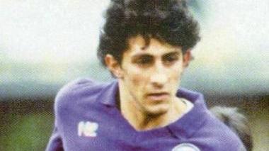 <b>ESEMPIO. </b> Accanto Igor Protti a 18 anni nel Livorno e alla fine della carriera Sopra in prestito alla Fiorentina e insieme al padre e alla sorella