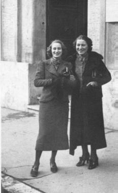 Le due sorelle Lazzareschi in una foto depoca               