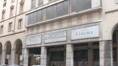 La facciata della Gran Guardia e due immagini che mostrano il retro dell’ex cinema: qui potrebbe sorgere un palazzo