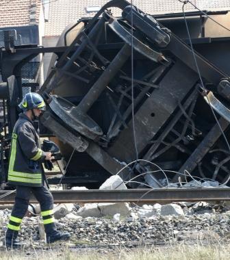 Il treno deragliato ed il pezzo che aveva problemi pregressi 