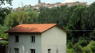 Il magazzino di insaccati e formaggi razziato dai ladri