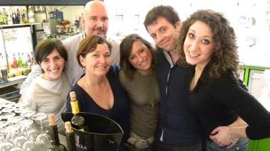 Lo staff di Frisco in piazza S. Francesco sotto una serata di buona musica in piazza