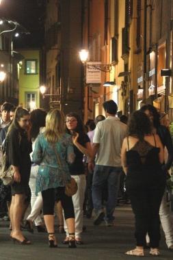 Centro storico affollato di cittadini durante le scorse edizioni della kermesse estiva organizzata dai commercianti