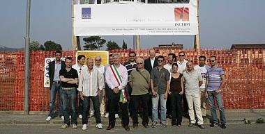 La cerimonia della posa della prima pietra alla presenza del sindaco 