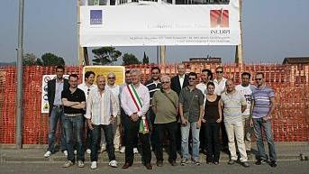 La cerimonia della posa della prima pietra alla presenza del sindaco