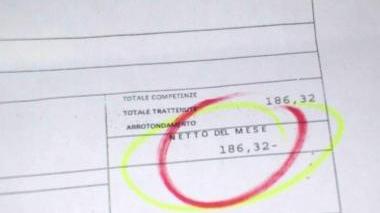 Una busta paga incriminata al centro della denuncia della Cgil di Pisa