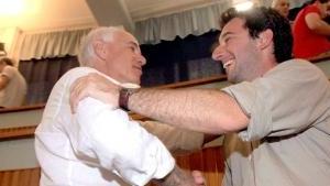 Enzo Raugei stringe la mano a Fulvio Romeo Franchini, new entry nel consiglio della Compagnia portuale