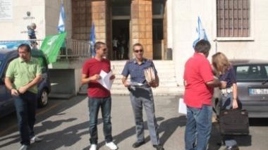 <b>MANIFESTAZIONE. </b>I poliziotti hanno distribuito un volantino