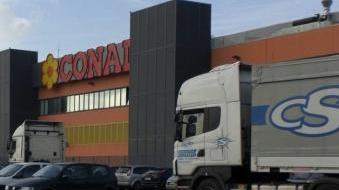Il magazzino Conad del Tirreno è nella zona industriale di Capanne