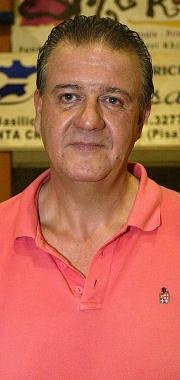 A sinistra (nella foto pi&ugrave; lontana) il presidente Massimo Pantani Accanto Marco Barontini che avr&agrave; un posto nella stanza dei bottoni A destra il gruppo della Folgore che &egrave; stato impegnato in serie D 