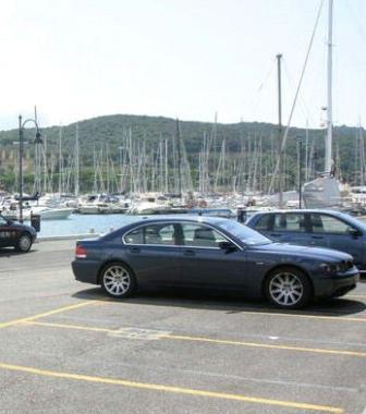 <b>PARCHEGGI.</b> Sulla strada che costeggia la spiaggia del Puntone 