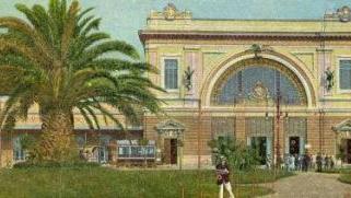 Due immagini d’epoca della facciata della stazione ferroviaria