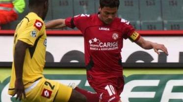 A sinistra Salviato ex difensore del Mantova che è stato dichiarato fallito. A destra, Tavano: destino incerto