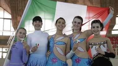 Una foto di gruppo e Matilde Mugnaini