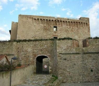 Una veduta del Castello di Piombino 