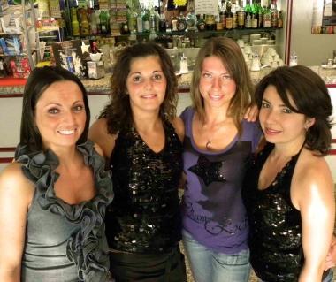 Le bariste del Bar Montechiaro di viale Adua da sempre regno degli studenti 
