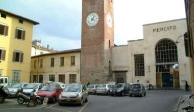 Lesterno del mercato del Carmine 