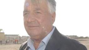 Elio Panchetti il giorno dell’inizio dei lavori del porto di Marina e a destra insieme agli altri imprenditori Picchiotti (al centro) e Marianelli