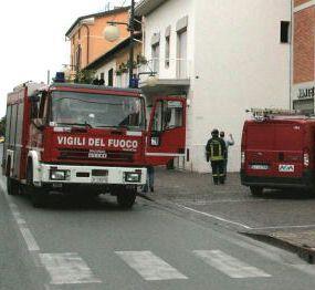 Un mezzo dei vigili del fuoco durante un soccorso 
