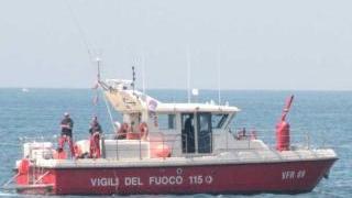 La motobarca dei vigili del fuoco