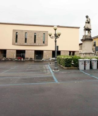 La pedonalizzazione di piazza Montanelli &egrave; al centro di una polemica tra Comune e negozianti 