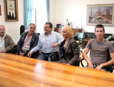 <b>IN MUNICIPIO.</b> Una riunione dei locali col sindaco 