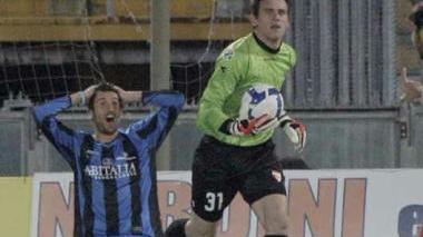 Il portiere Handanovic e, sotto, Dario Knezevic
