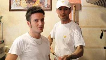 Antonio Miccolupo (nella foto a destra) titolare della pizzeria Alcova del Duca insieme al figlio Francesco che lavora con lui nel locale