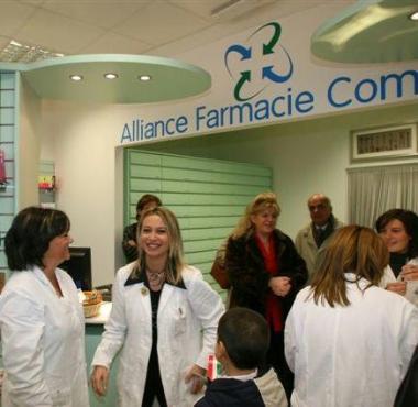 Linterno di una farmacia comunale in occasione dellapertura 