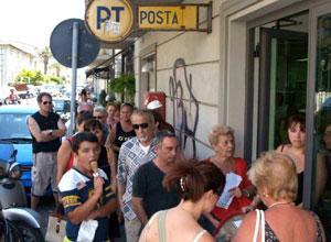 In fila alle poste si boccheggia